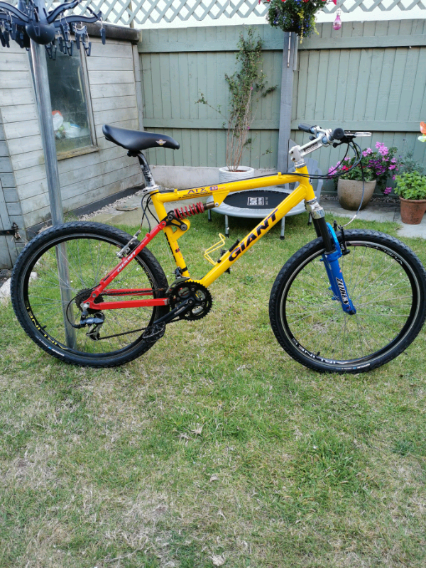 Giant full Suspension Mountain Bike 